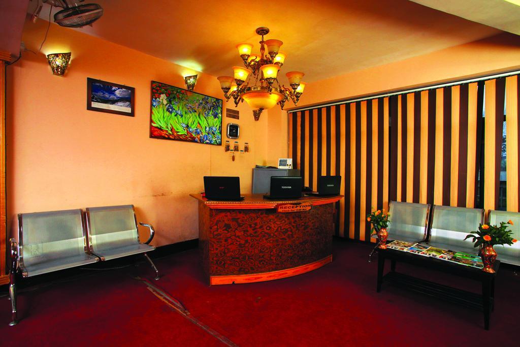 Hotel Pride Continental Σριναγκάρ Εξωτερικό φωτογραφία