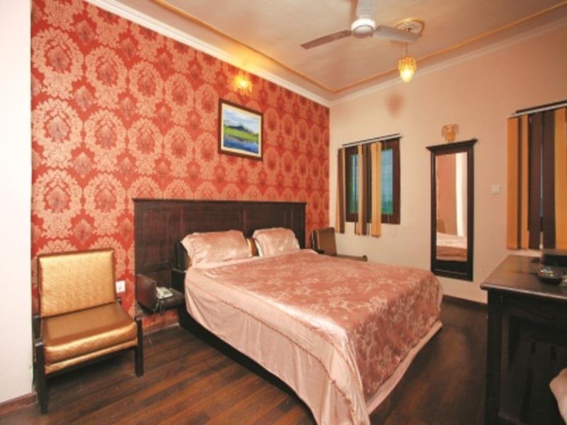 Hotel Pride Continental Σριναγκάρ Εξωτερικό φωτογραφία
